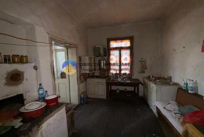 Casa + teren spa?ios de vanzare Girov - 14