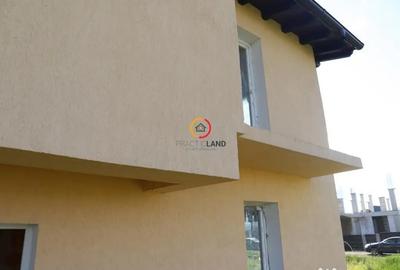 Casă cu 8 camere cu Teren 1352 Mp în Cristian