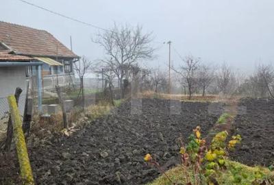 Casă cu 4 camere cu Teren 976 Mp în Luna - 9
