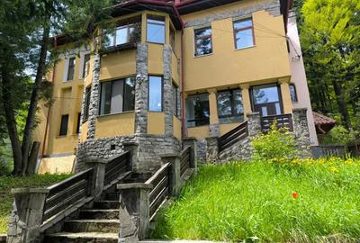 Vila si 765 mp curte langa Castelul Pele? Sinaia