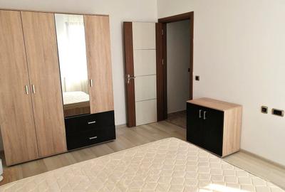 Apartament cu 3 camere decomandat, mobilat în Tractorul - 10