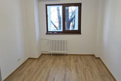 Apartament cu 3 camere decomandat în Tei - 5
