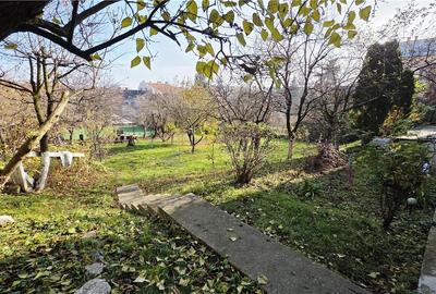 Apartament cu 3 camere semidecomandat, mobilat în Central - 1