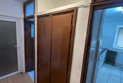 Garsonieră decomandată în Girocului