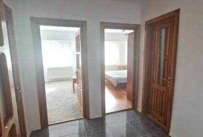 Apartament cu 3 camere decomandat în Central - 1