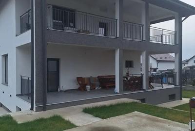 Casă cu 6 camere cu Teren 600 Mp în Balciu - 4