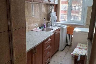 Apartament cu 2 camere semidecomandat în Micro III - 12