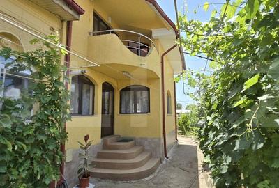Casă cu 6 camere cu Teren 624 Mp în Cârcea