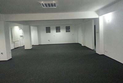 Casă cu 30 camere cu Canalizare în 13 Septembrie - 17