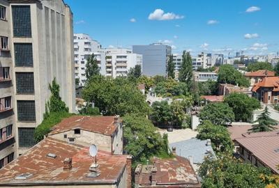 Apartament cu 2 camere semidecomandat, mobilat în Romană