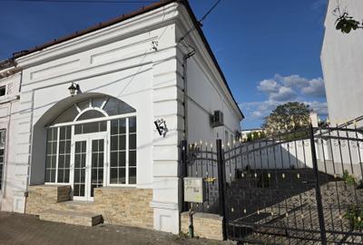 Spațiu comercial, de 120 mp, în Central - 1