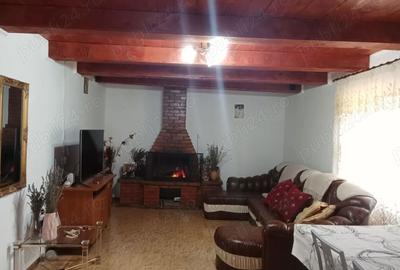 Casă cu 6 camere cu Teren 2000 Mp în Târgu Bujor - 8
