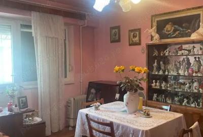 Vand apartament , 2 camere , semidecomandat , etaj 4 , str. Castanilor nr.5 C, Micro 1 - 2