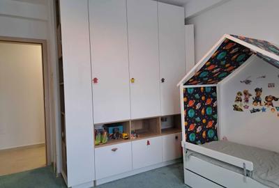 Apartament cu 3 camere decomandat în Tractorul - 4