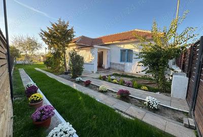 Casă cu Teren 1700 Mp în Corbu - 1