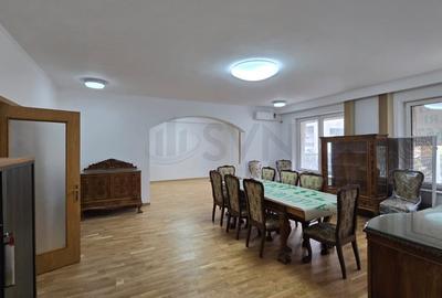 Apartament cu 8 camere decomandat în Kiseleff