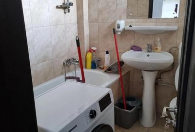 Apartament 3 camere de inchiriat in Tei - 1