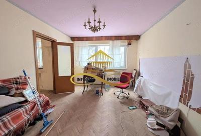 Apartament cu 3 camere semidecomandat în Central