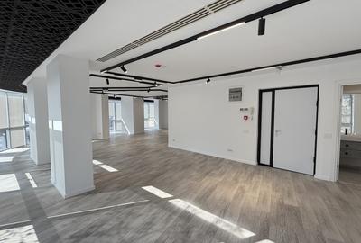 Birou, de 135.60000610352 mp, în Moșilor - 6