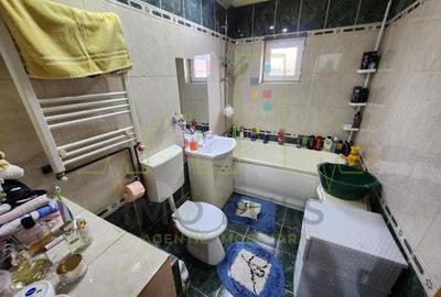 Centrala proprie. Acoperis nou. Mobilat. Model mare. Transformat in 3 camere. - 2