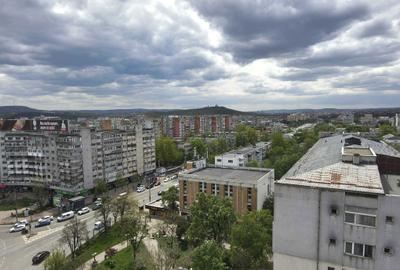 Apartament cu 3 camere decomandat în Podu Roș - 2