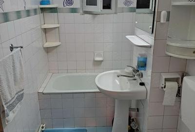 Apartament cu 3 camere decomandat în Faleza Nord