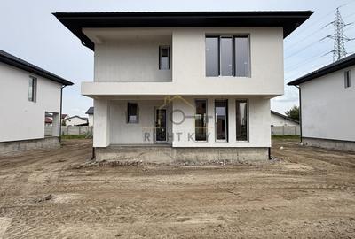 Casă individuală cu 4 camere cu Teren 500 Mp în Joița