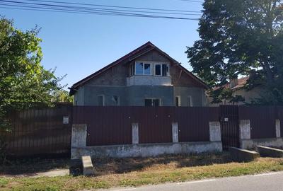 Casă cu 4 camere decomandat în Bănești - 7