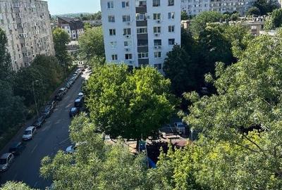 Apt 3cam renovat  69mp, dotat cu  CT, AC , an 1985  etaj 7/8, mobilat - 1