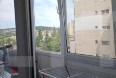 Apartament cu 2 camere decomandat, mobilat în Simeria