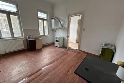 Casă individuală cu 3 camere cu Teren 300 Mp în Central - 6