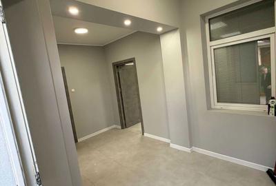 Spațiu comercial, de 70 mp, în Central - 3