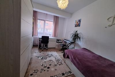 Apartament cu 3 camere semidecomandat, mobilat în Florești - 6