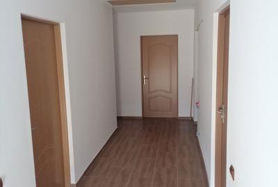 Casă cu 4 camere în Central - 1