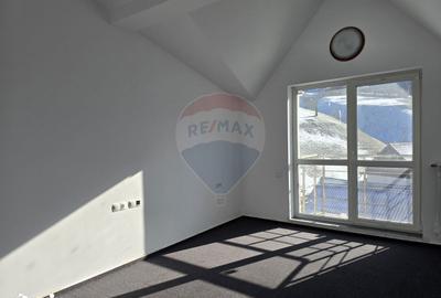 Spațiu comercial, de 1,063 mp, în Moieciu - 3