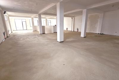 Spațiu comercial, de 220 mp, în Central - 4