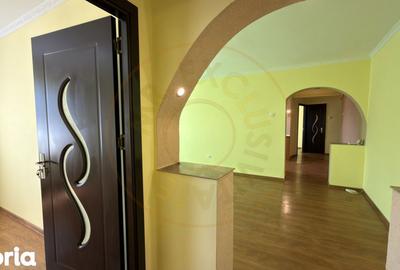 Apartament cu 3 camere semidecomandat în Central - 16