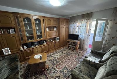 Apartament cu 3 camere decomandat, mobilat în Tomis III