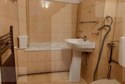 Apartament cu 3 camere semidecomandat în Central - 4