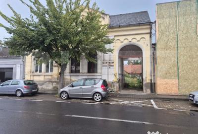 Casă cu 7 camere cu Teren 1021 Mp în Central - 10