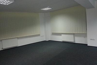 Casă cu 30 camere cu Canalizare în 13 Septembrie - 31