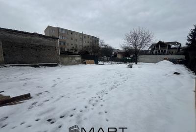 Teren de 350 mp, în Tractorul