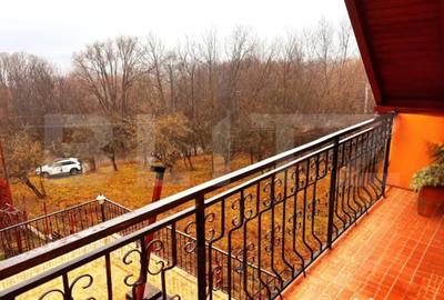 Casă cu 7 camere cu Teren 1520 Mp în Central