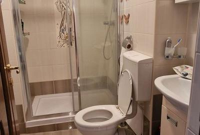 Apartament cu 4 camere decomandat în Est