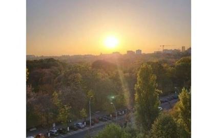 Bdul.Tineretului, vis-a vis,de Park, Ap.4 cam. - 3