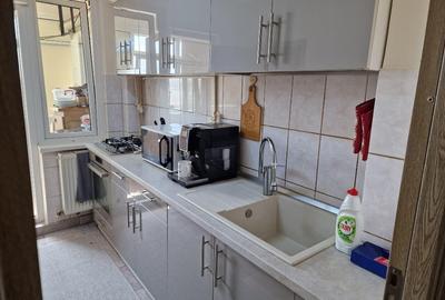 Vând apartament 3 camere - 2