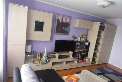 Apartament cu 3 camere in zona Lipovei