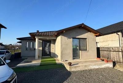 Casă cu Teren 670 Mp în Săsar - 1