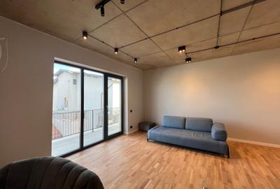 Apartament cu 3 camere semidecomandat în Barbu Văcărescu