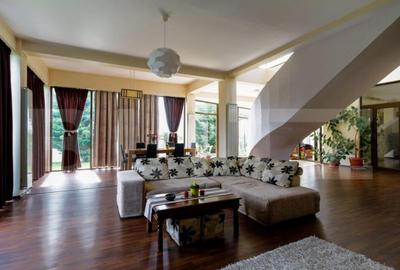 Casă cu 5 camere cu Teren 850 Mp în Central